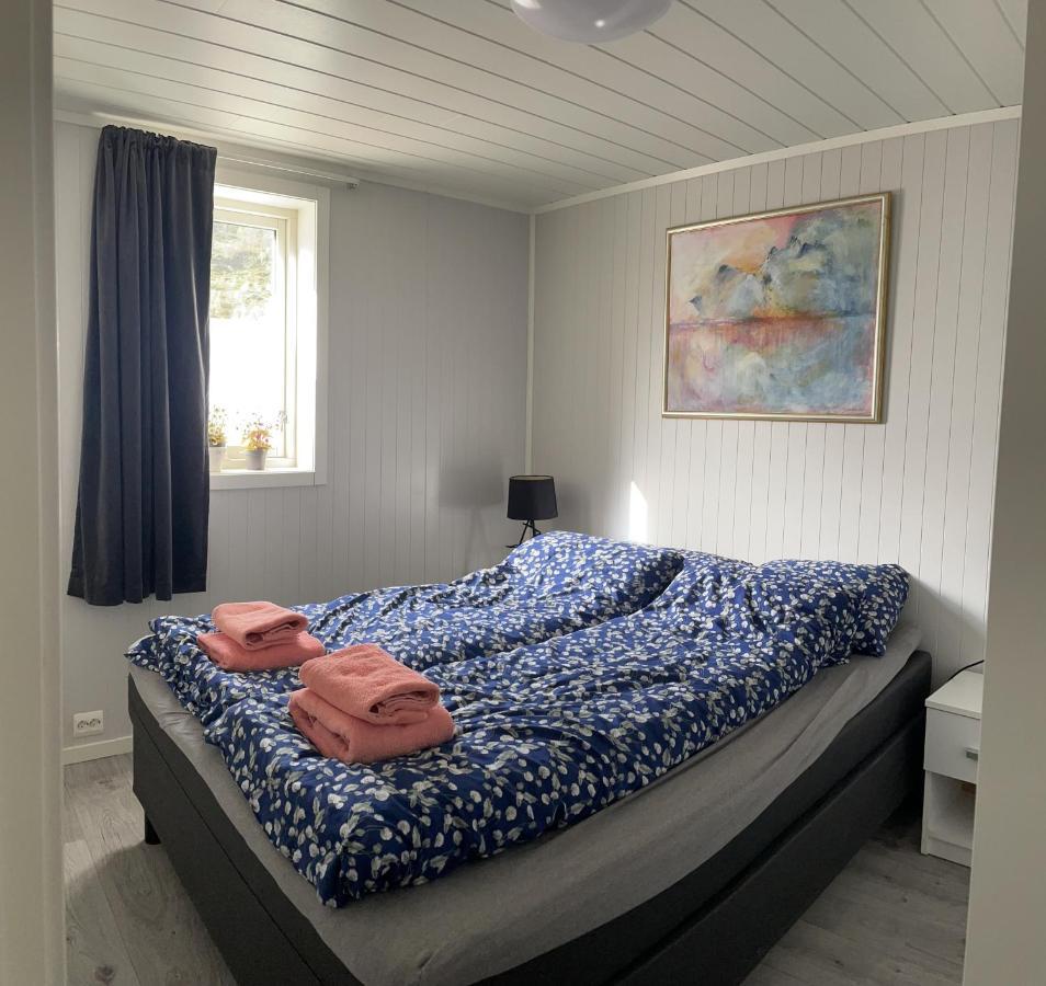 Luxurious Cabin By The Waterfront Лекнес Екстериор снимка