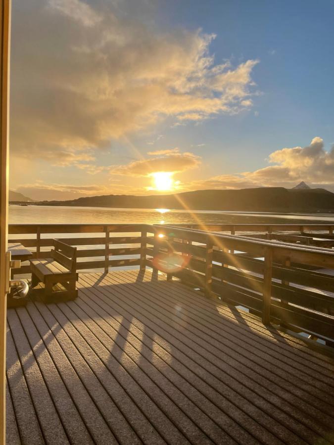 Luxurious Cabin By The Waterfront Лекнес Екстериор снимка