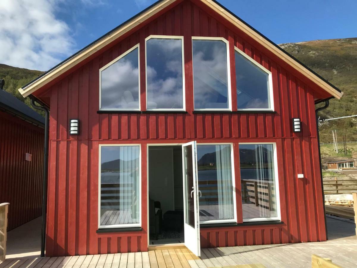Luxurious Cabin By The Waterfront Лекнес Екстериор снимка